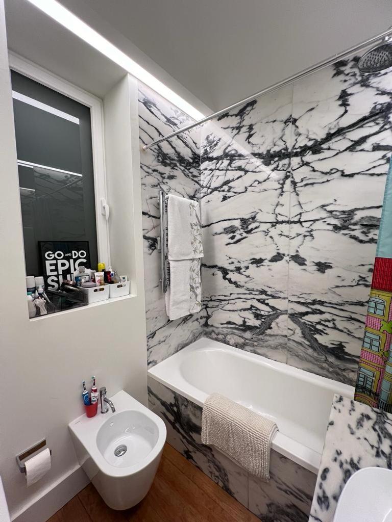 Apartment With Terrace 5 Minutes From Marques De Pombal Lissabon